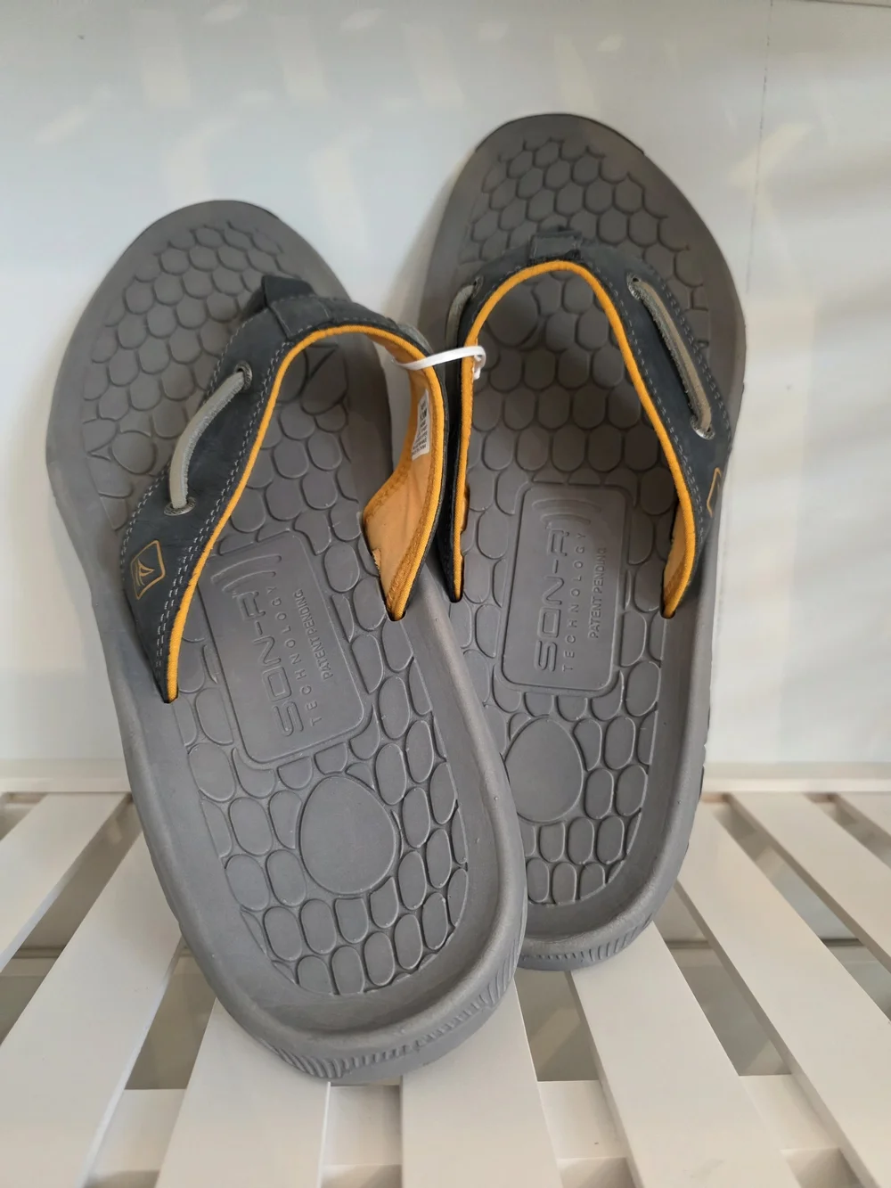 Men's Sperry Casual Gray Blue and Yellow Flip Flop Sandals 13M Son-R